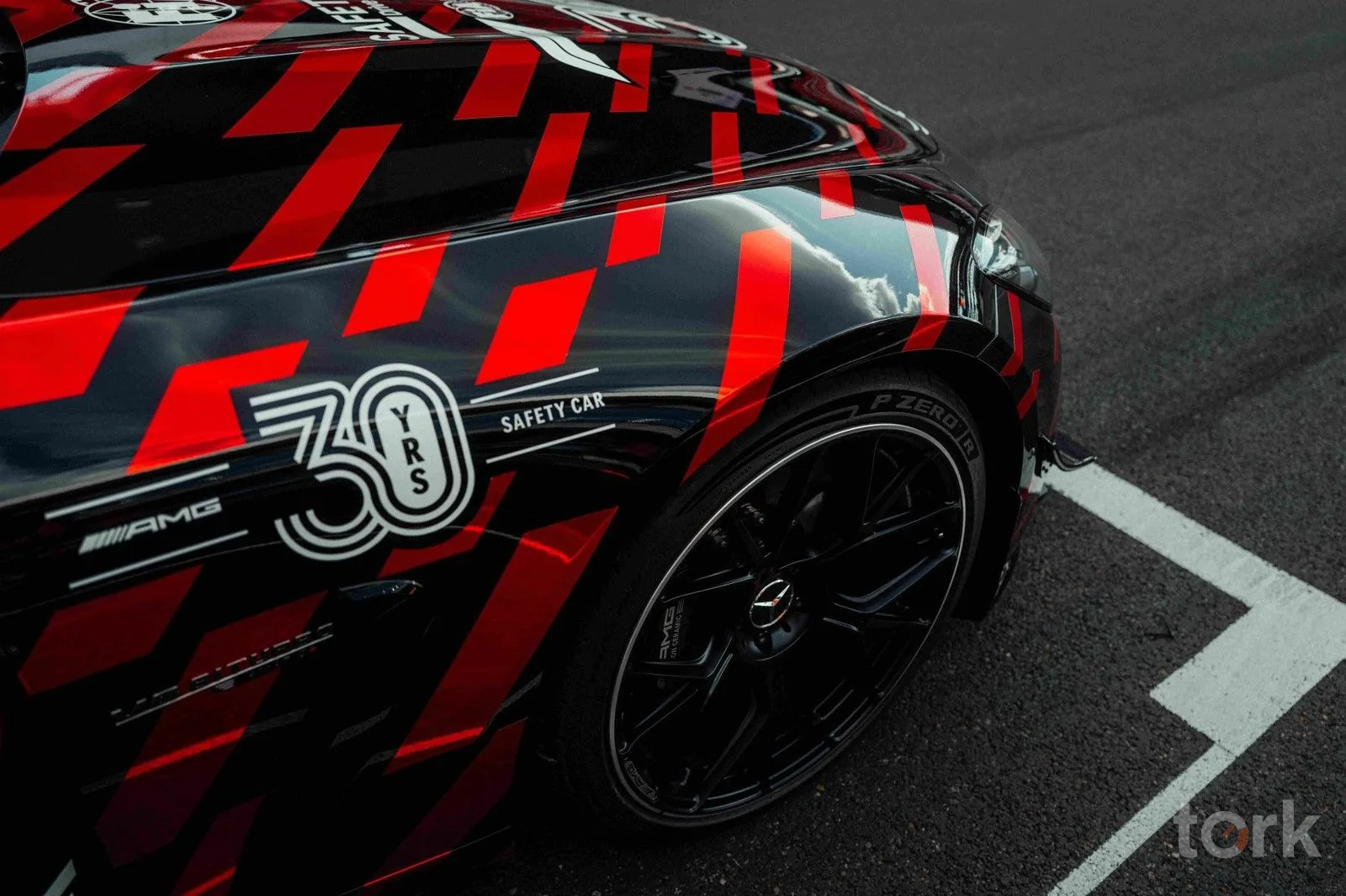 Pirelli’den F1 Safety Car’a özel P Zero R — fotoğraf 1