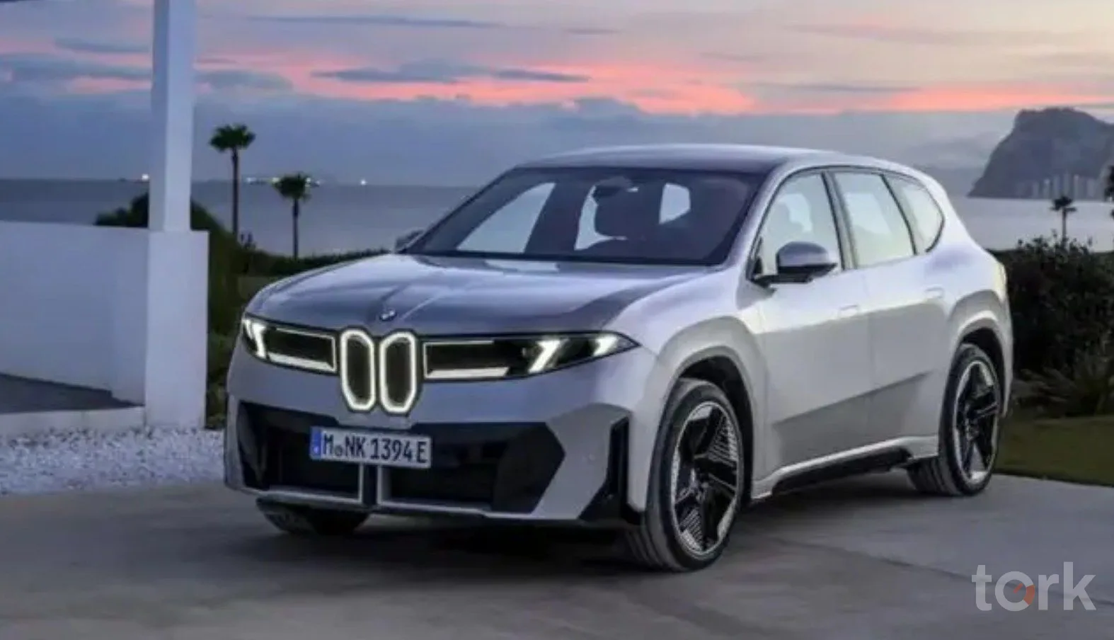 BMW iX4 sahneye çıkmadan yüzünü gösterdi — fotoğraf 1