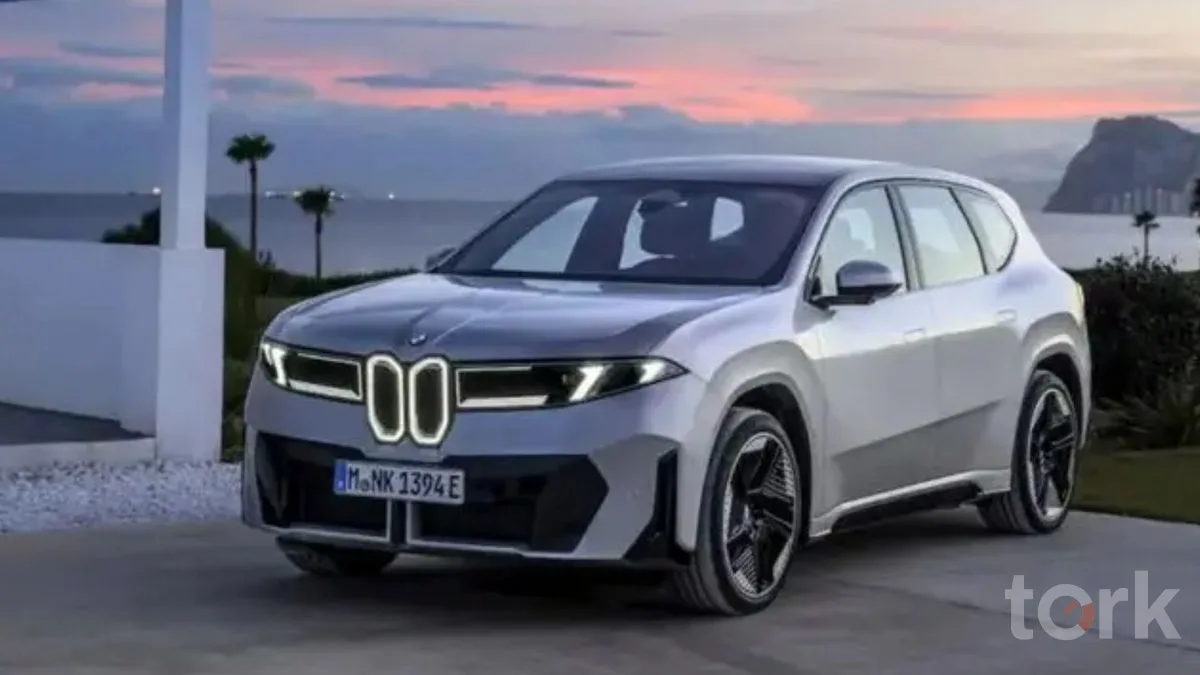 BMW iX4 sahneye çıkmadan yüzünü gösterdi — fotoğraf 1
